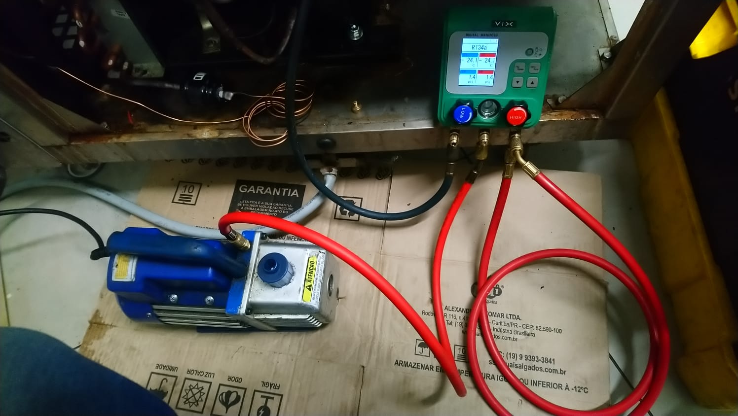 Serviço técnico de refrigeração